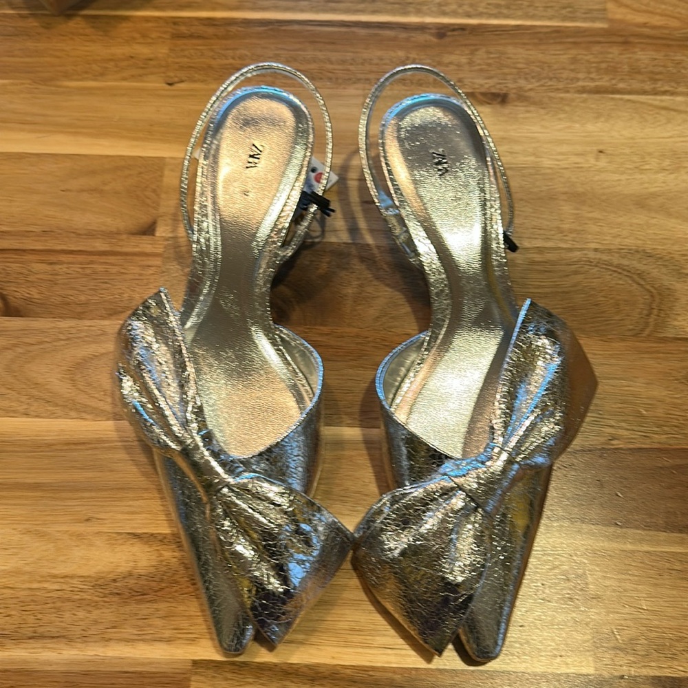 Ladies kitten heels size 37 NWT